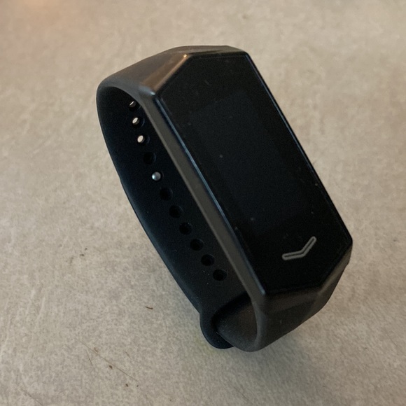 Kore Fitness Tracker. Tracker, charger, and three extra wrist bands. - Picture 2 of 2
